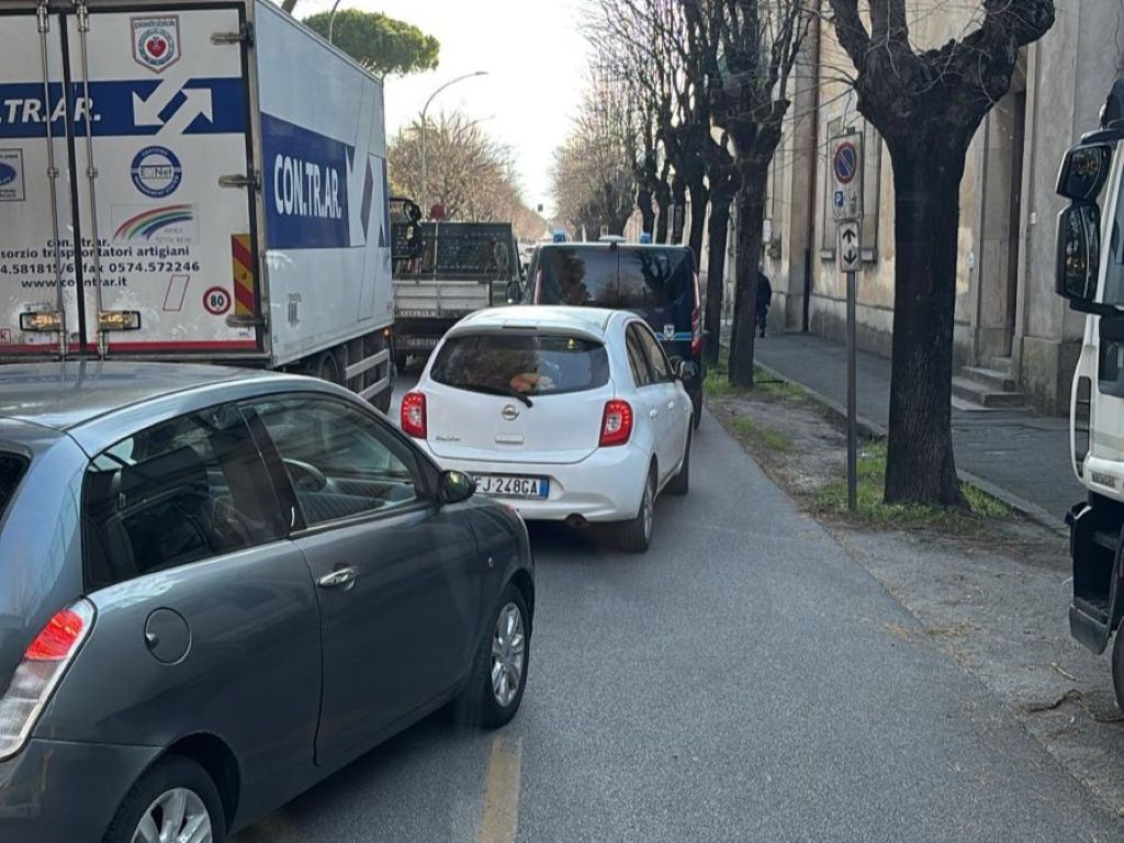 Pisa, corse saltate e deviazioni per incidente