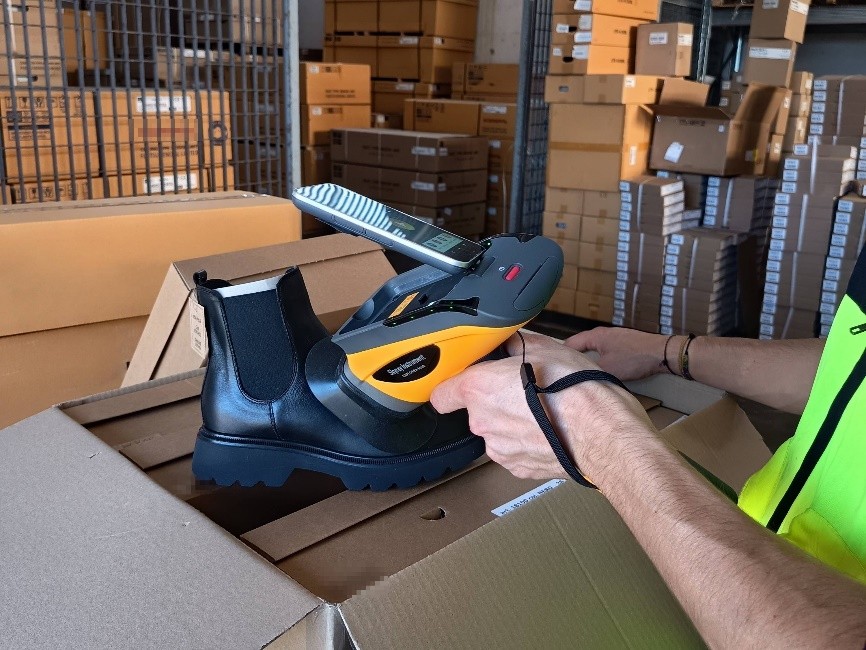Sequestrate 3.500 scarpe nel porto di Livorno