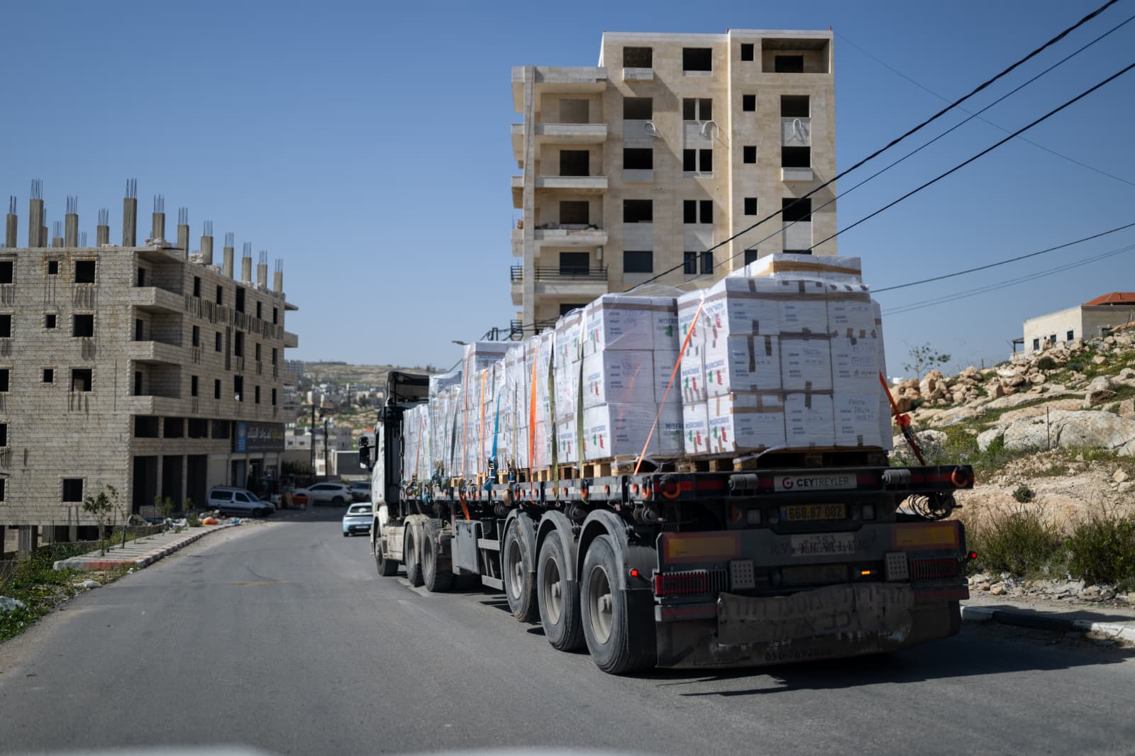 Sono arrivati a Betlemme gli aiuti dalla Toscana per la Palestina.