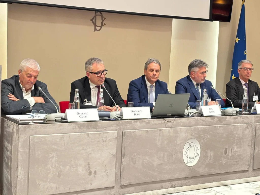 Sure! Here’s a rewritten version of the title in Italian:

"Ferma l'UE: un PPP che attraversa diversi settori, è necessario trovare una soluzione."