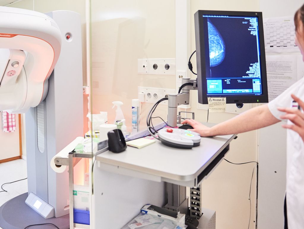 Tumore al seno: Aifa approva il ribociclib per diminuire il rischio di recidiva.