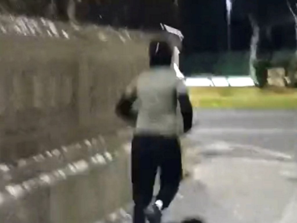 Uomini con cappucci nel cantiere di una casa in via Fabiani a Empoli: l'allerta dei residenti