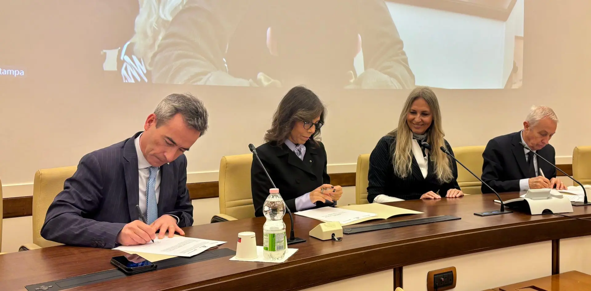 Utilitalia, Legambiente e Consumers' Forum firmano il Manifesto "Verso l'Eliminazione dei PFAS"