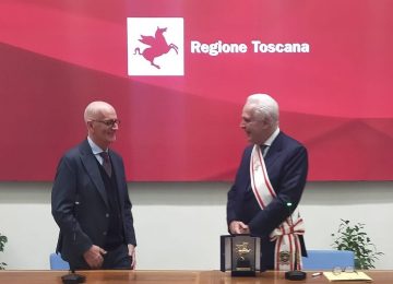 Giani assegna il Pegaso d’Oro a Franco Gabrielli