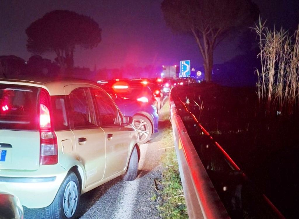 Incidente sulla FI-Pi-LI tra Montopoli Valdarno e Santa Croce sull’Arno: tre feriti, una donna in codice rosso.