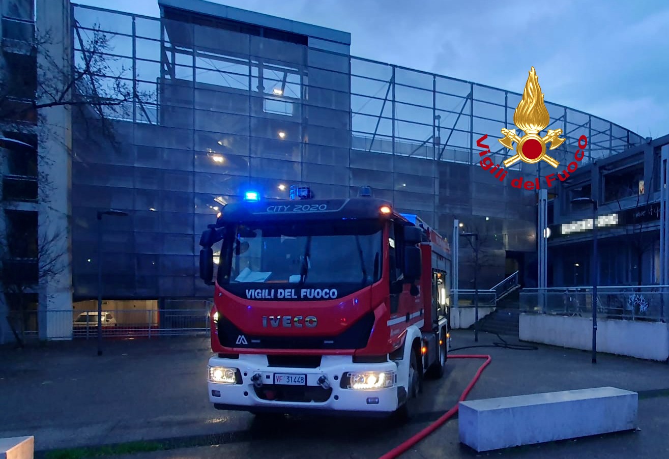 Incendio nel parcheggio di Piazza Alberti a Firenze