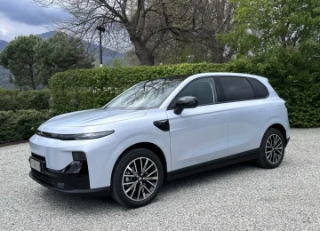 Leapmotor presenta la nuova B10 REEV Hybrid dotata di tecnologia Range Extender