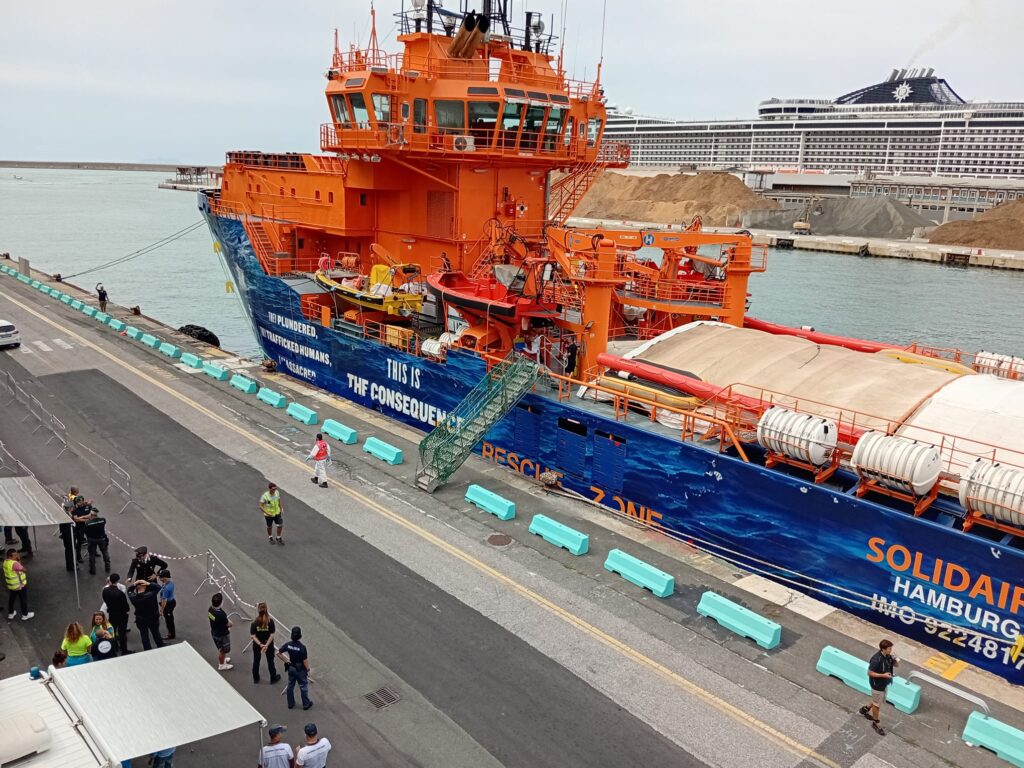 A Livorno la nave Solidaire: a bordo 75 migranti salvati nel Mediterraneo