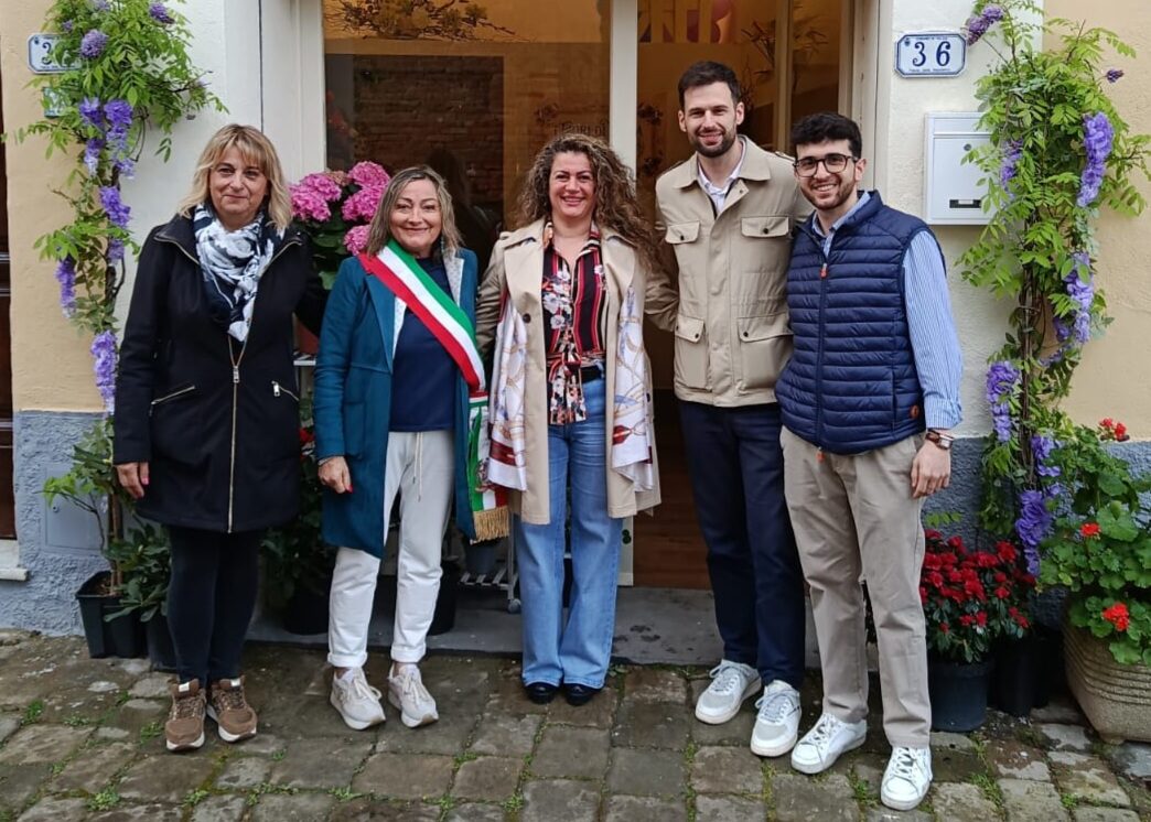 Apre 'I Fiori di Viola' nel centro storico di Palai