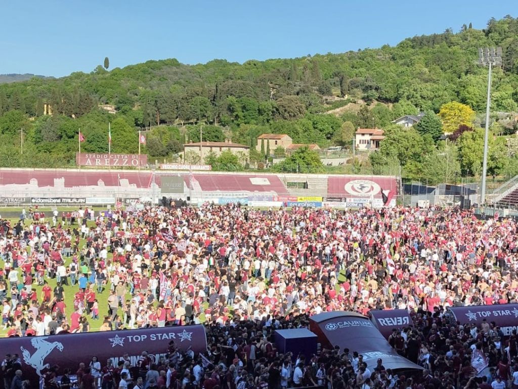 Arezzo torna in Serie B dopo vent'anni: grande festa!