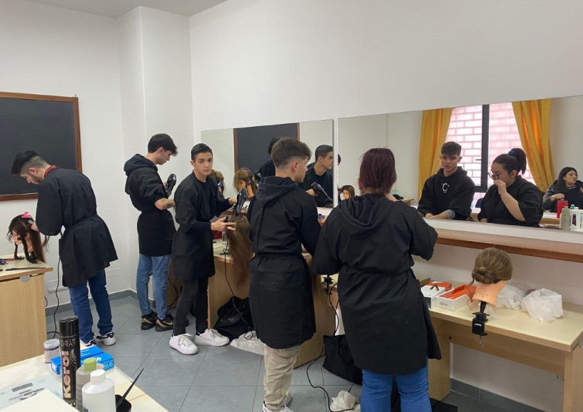 Confermate per il 2026 le scuole IeFP gratuite triennali di Acconciatura e Sala Bar presso il Polo Formativo di Pescia