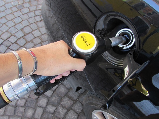 Diesel oltre 2,3 euro: chiuso il distributore a Lucca