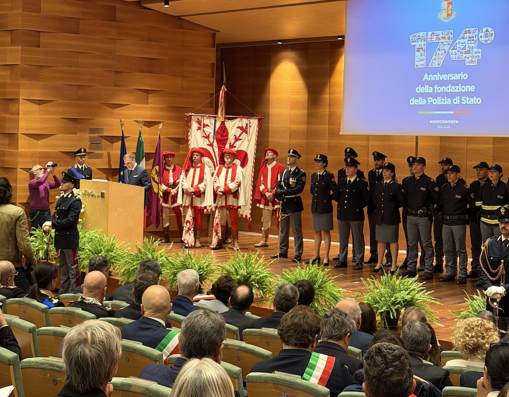 Festa a Firenze per i 174 anni della Polizia di Stato, il questore: "Essere sempre presenti"