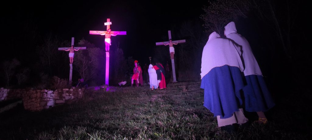 Grassina, migliaia di partecipanti per la Rievocazione del Venerdì Santo: turisti anche da Hong Kong