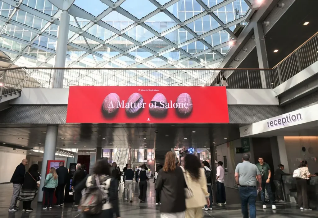 Il Ministro Mazzi visita il Salone del Mobile: "Una vetrina di design che attira turisti da tutto il mondo"