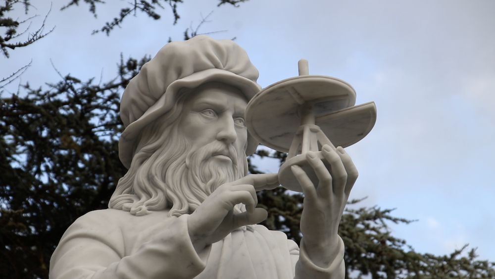 Inaugurata la statua di Leonardo: festa a Vinci per il compleanno del Genio