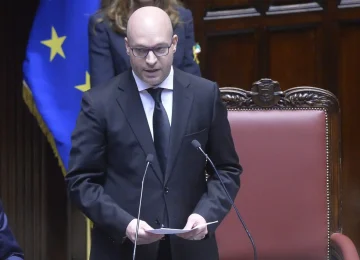 Intelligenza Artificiale: Fontana Sottolinea l'Importanza di una Educazione all'Uso Responsabile