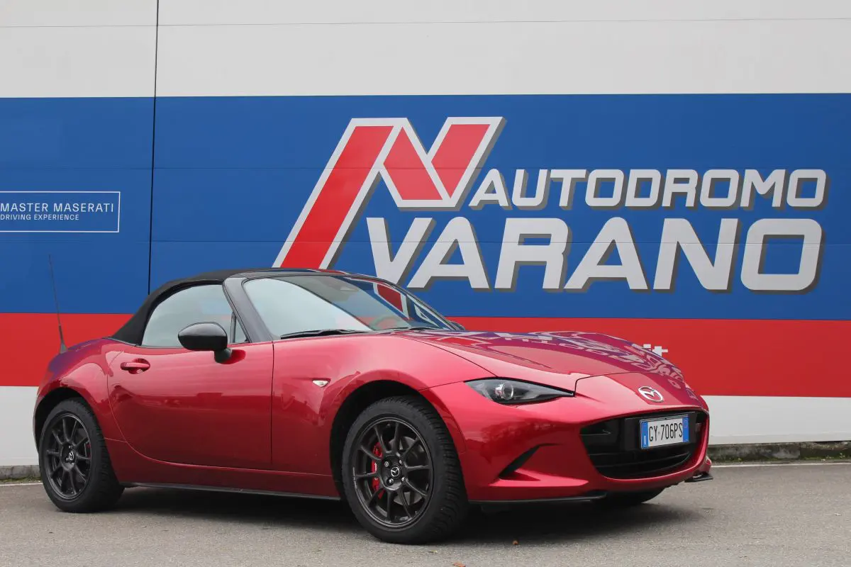 Mazda celebra la passione per la MX-5 all'Autodromo di Varano