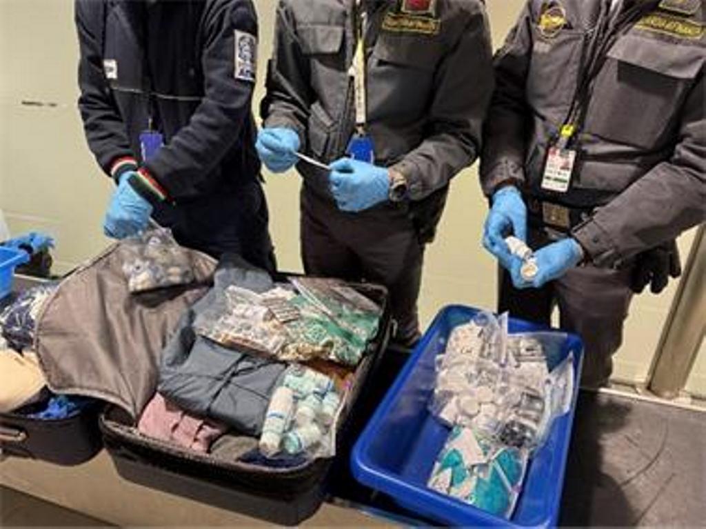 Aeroporto 'Vespucci': sequestrati 5.000 farmaci illegali in un anno