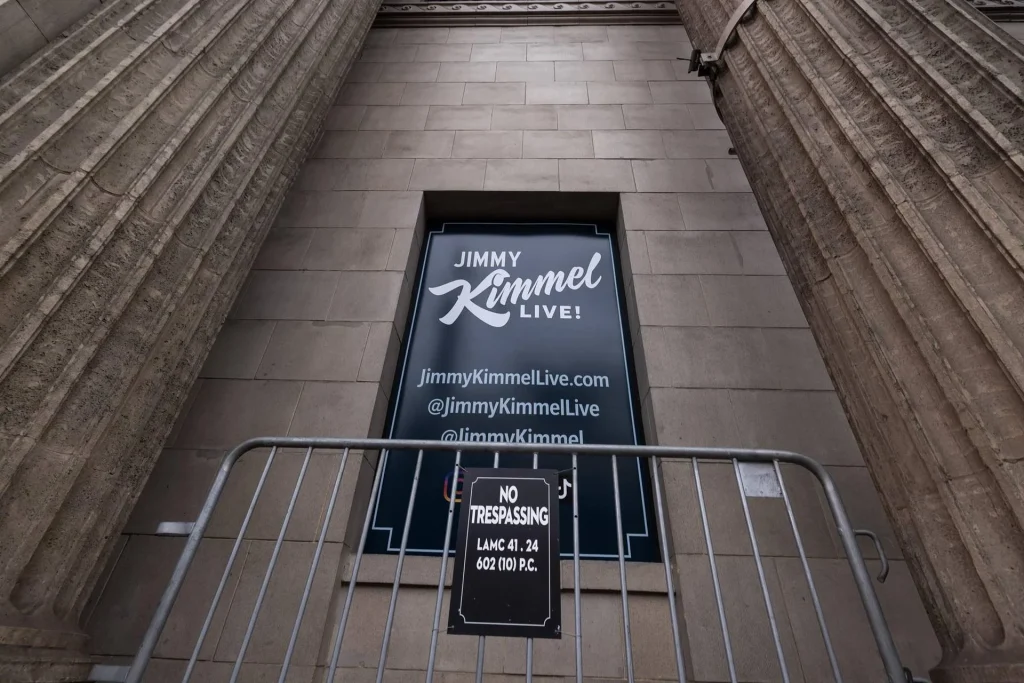 Melania vedova in attesa: la rabbia dei Trump e la risposta di Jimmy Kimmel