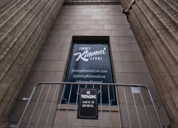 Melania vedova in attesa: la rabbia dei Trump e la risposta di Jimmy Kimmel