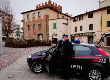 Nascondeva la droga dietro al clacson dell'auto: arresto nell'Aretino