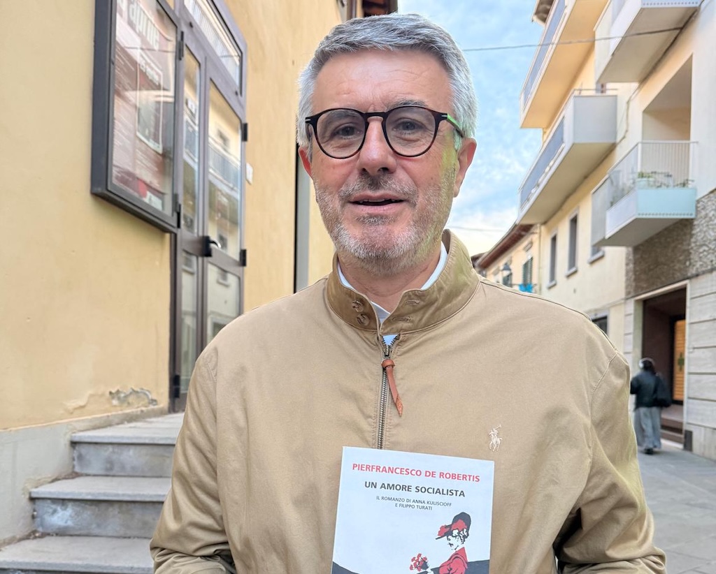 Pierfrancesco De Robertis presenta il suo romanzo a Greve