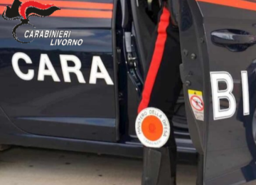 Piombino, ruba un portafogli e utilizza le carte: denunciato 50enne