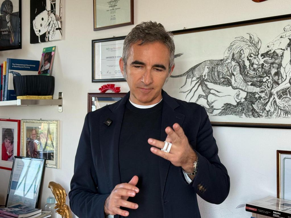 L'Università di Siena ha sviluppato un anello che trasforma l'IA in un'estensione del cervello umano.