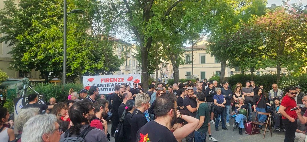 Protesta contro FnV a Firenze: un centinaio di persone in piazza Tanucci