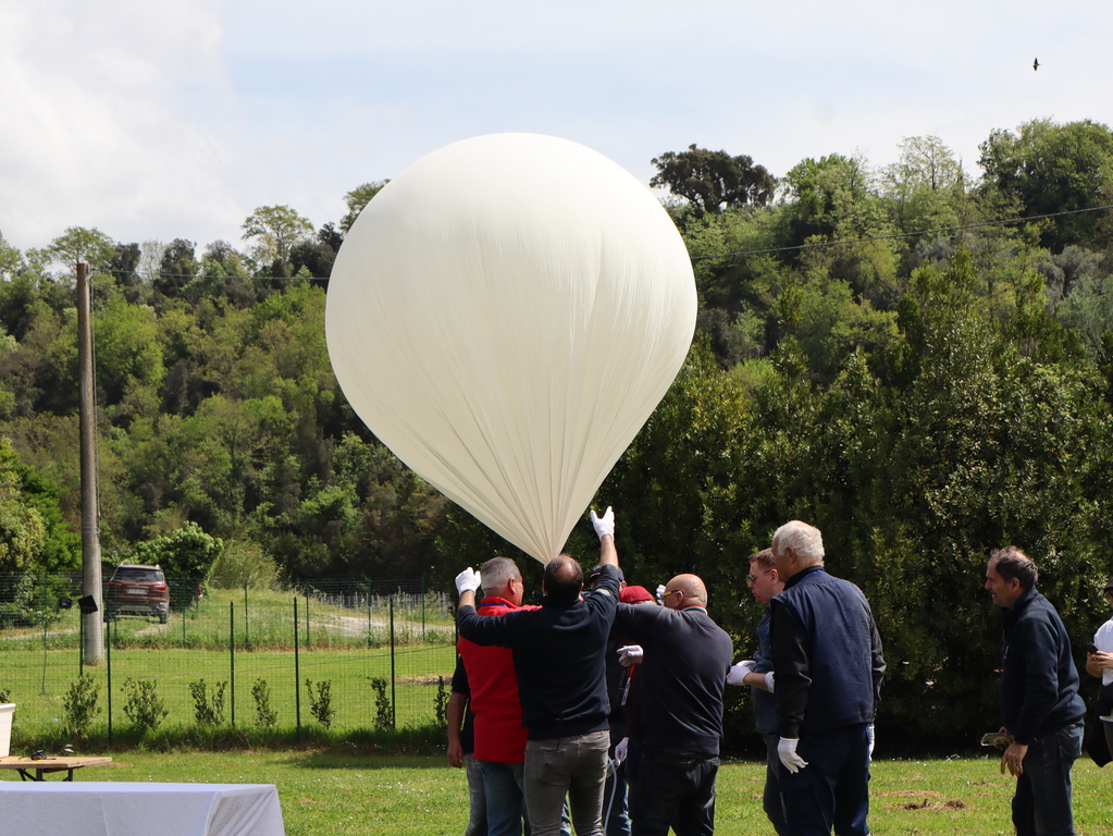 Gli studenti dell'ICS di Vinci lanciano una radiosonda nel cielo