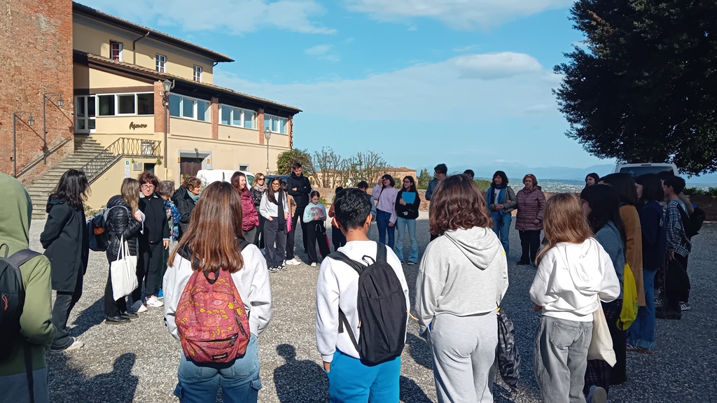 San Miniato: studenti 'Ciceroni' per un giorno nel progetto 'La Circolare dei Castelli' tra cultura e inclusione.
