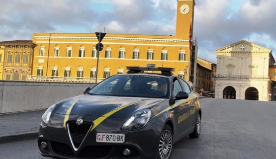 Scoperto agente immobiliare senza licenza nel Pisano: multa fino a 15mila euro in vista.