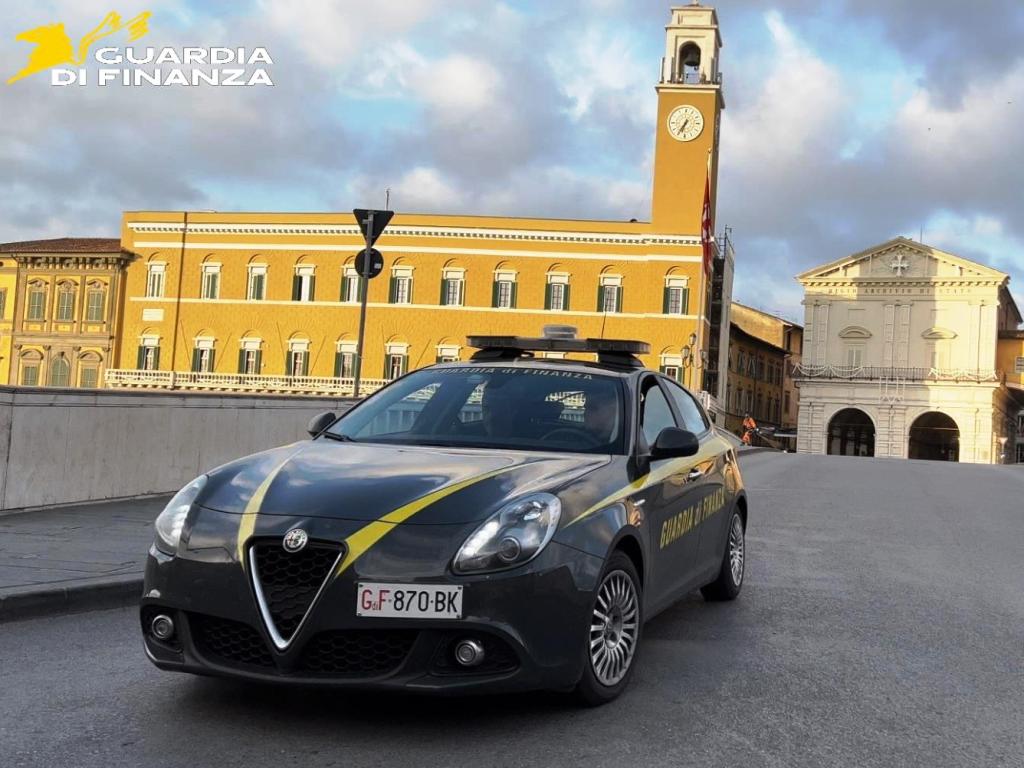 Scoperto agente immobiliare senza licenza nel Pisano: multa fino a 15mila euro in vista.