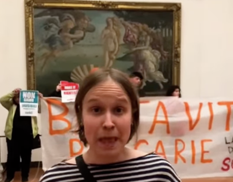Uffizi: protesta dei precari storici davanti alla Venere di Botticelli