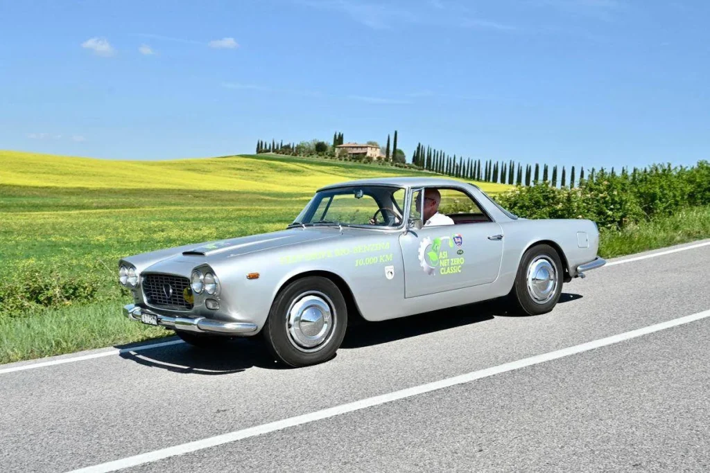 Un Giro d'Italia con la Classica Lancia Flaminia e la Bio-Benzina