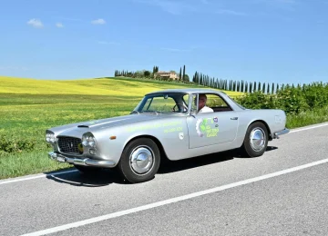 Un Giro d'Italia con la Classica Lancia Flaminia e la Bio-Benzina
