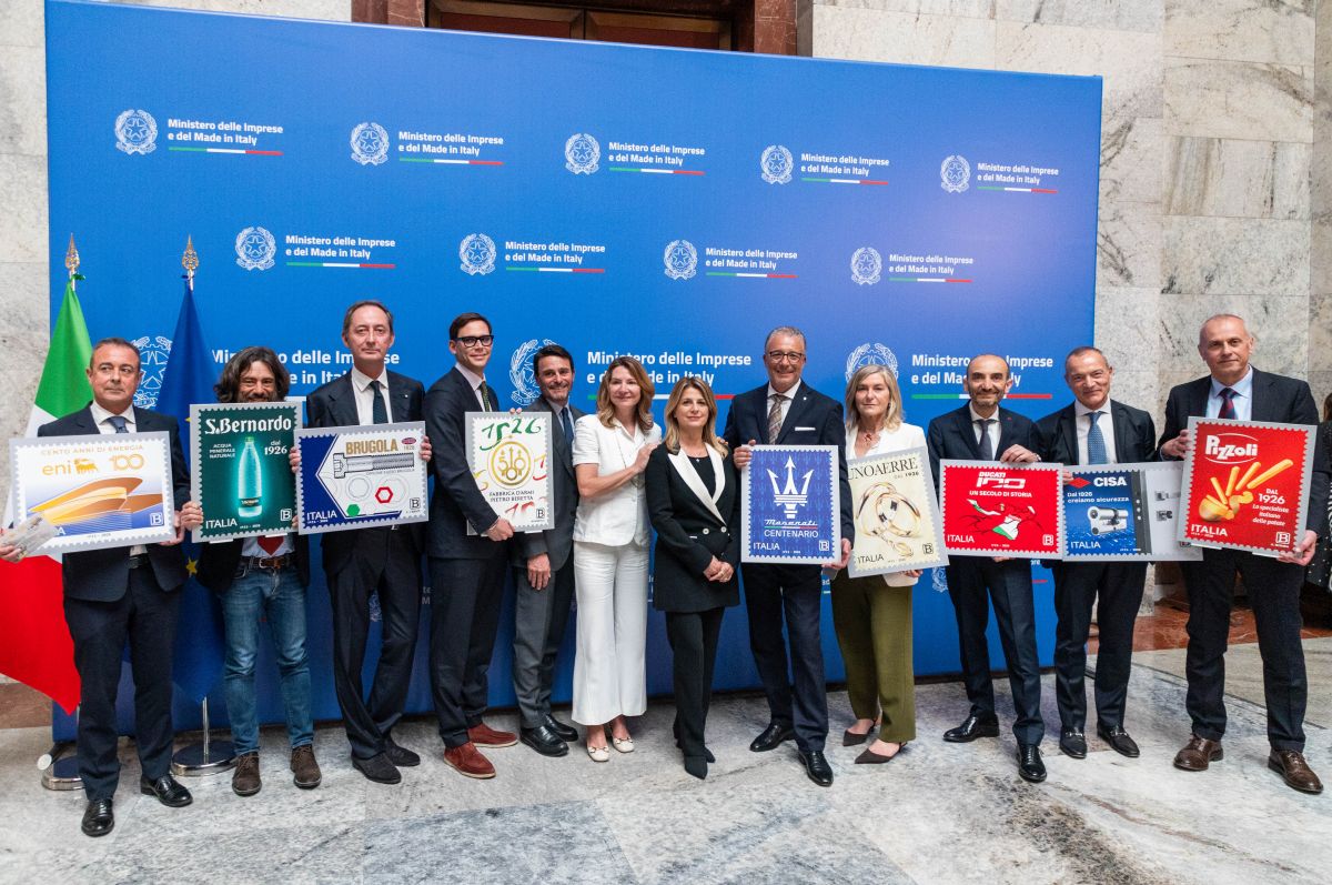 Un francobollo dedicato al centenario del Tridente Maserati – Agenzia di stampa Italpress