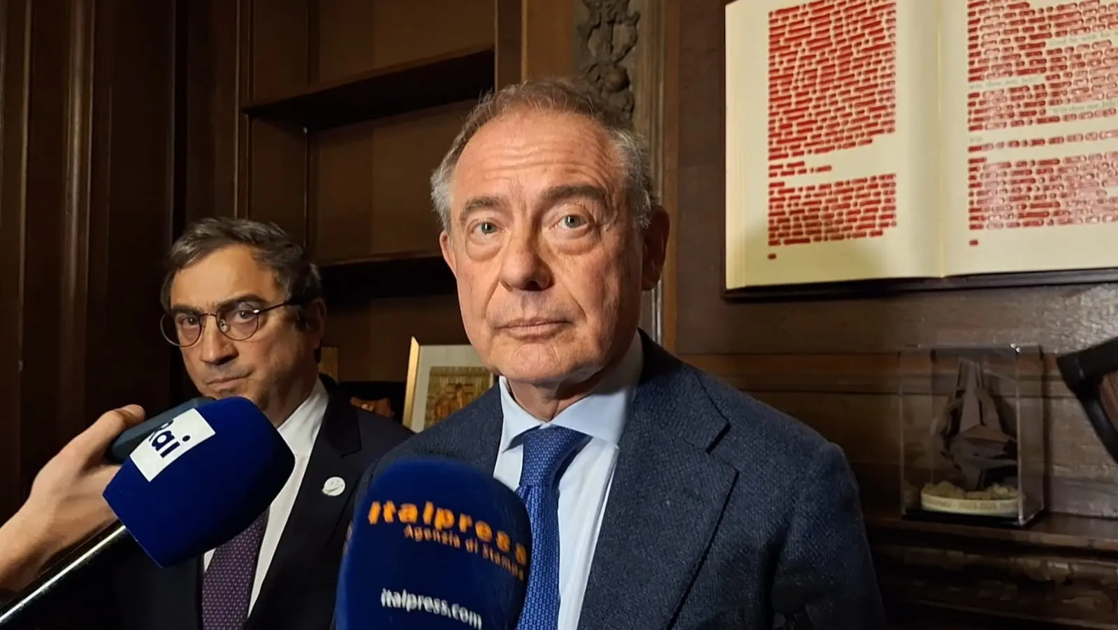 Urso a Washington: L'Italia come Hub Strategico per i Cavi Dati e Centro di Investimenti in IA