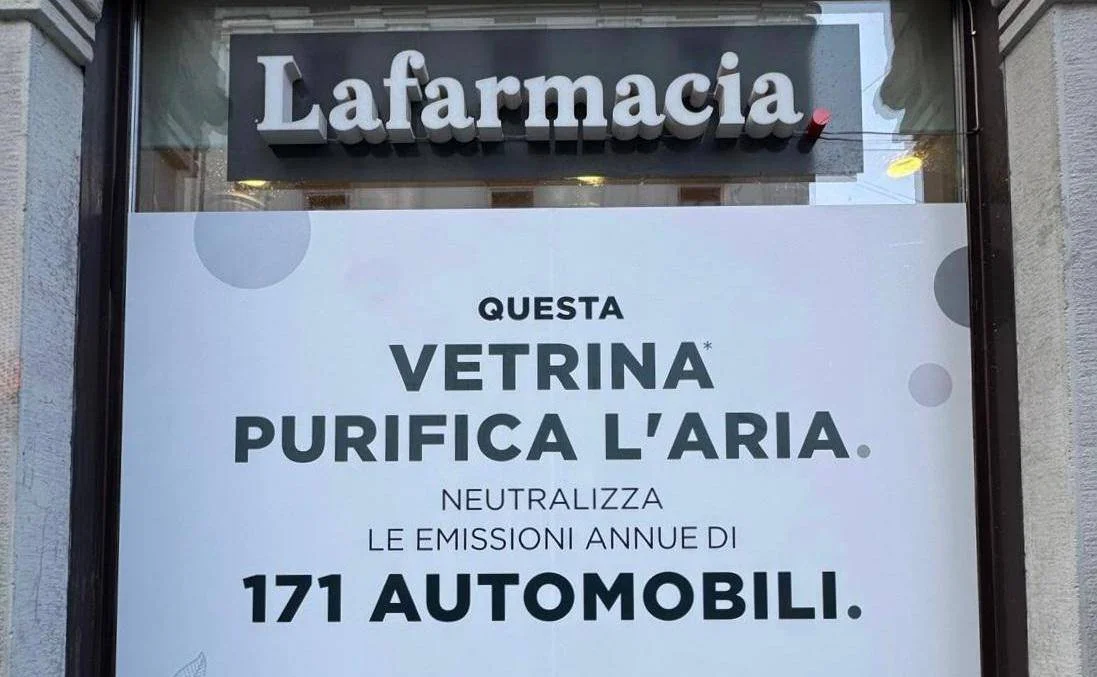 Vetrine come purificatori d’aria: il bilancio del progetto di Hippocrates Holding