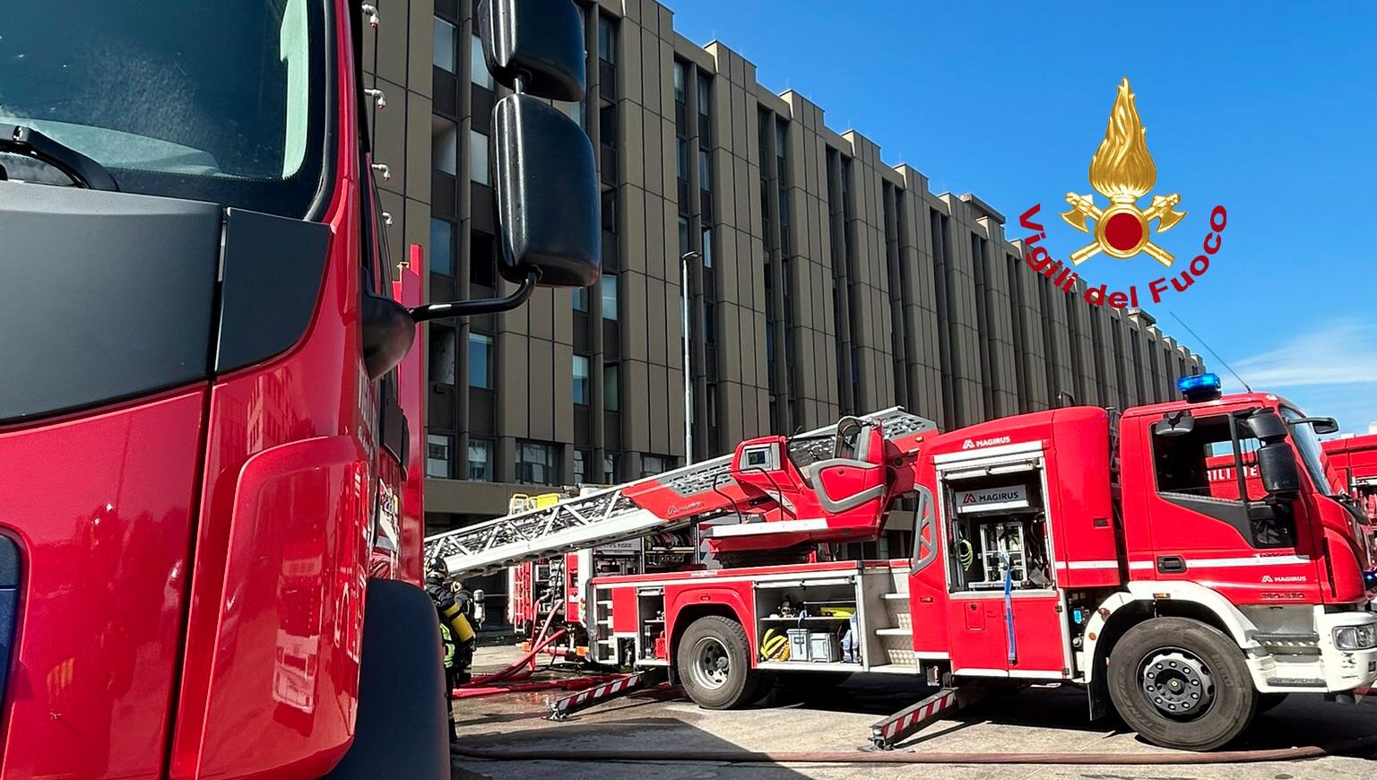 Incendio in un edificio abbandonato a Sesto Fiorentino