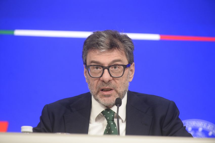 Giorgetti: "La Stabilità Finanziaria Come Fondamento per la Crescita Economica"