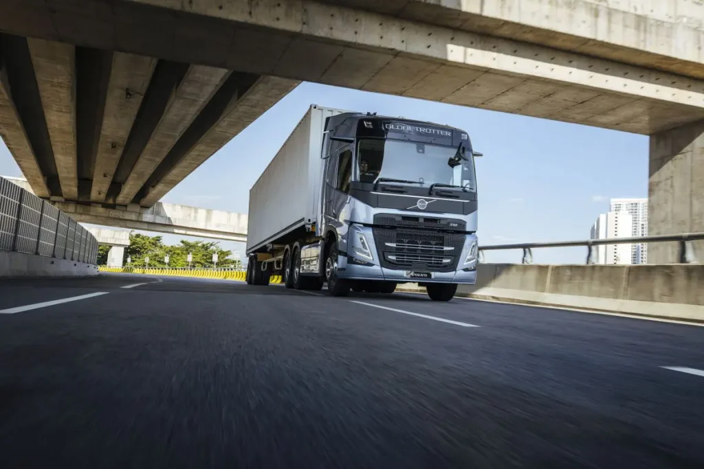 Volvo Trucks presenta nuovi motori: consumi ridotti e pronti per l'idrogeno