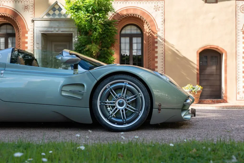 Pirelli: 1.500 Chilometri al Volante della Pagani Utopia con il Cyber Tyre