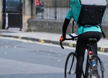 Aggressione a un rider ad Arezzo: denunciati due minorenni