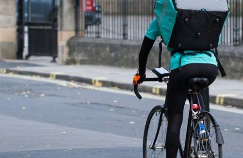 Aggressione a un rider ad Arezzo: denunciati due minorenni