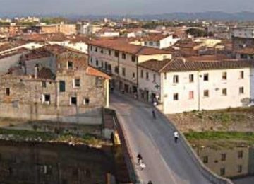 Alluvione a Campi Bisenzio: Rimozione dei rifiuti dalle strade