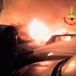 Auto in fiamme a Castelfranco di Sotto, danneggiato anche un secondo veicolo