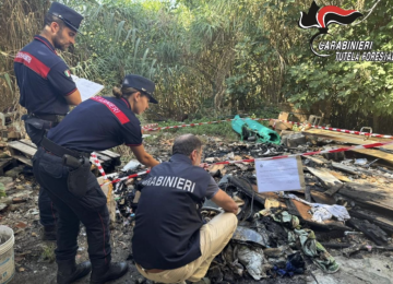 Brucia sterpaglie e provoca un incendio: denuncia.