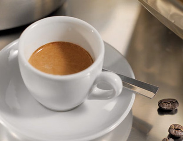 Candeggina nel caffè per avvelenare l'ex moglie: decisiva una telecamera